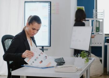 ¿Cuánto cobrarle a una persona moral?