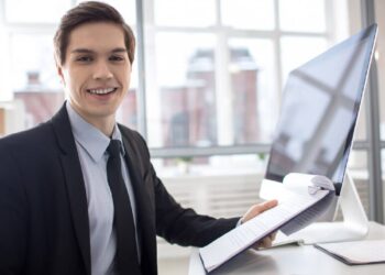 ¿Qué es y cuál es la importancia de un Auxiliar Contable?